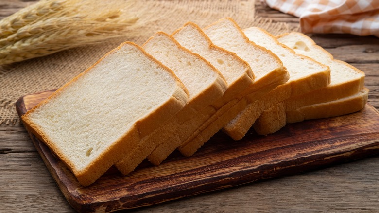 platter of sliced bread