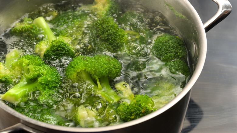 blanching broccoli