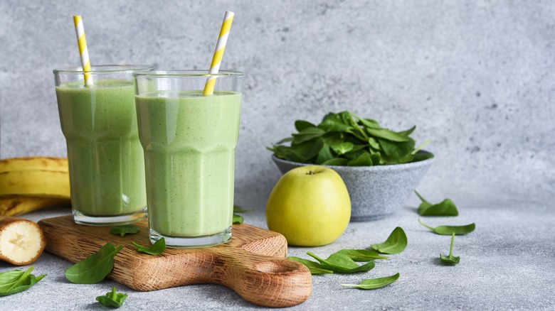 smoothies with spinach and apples