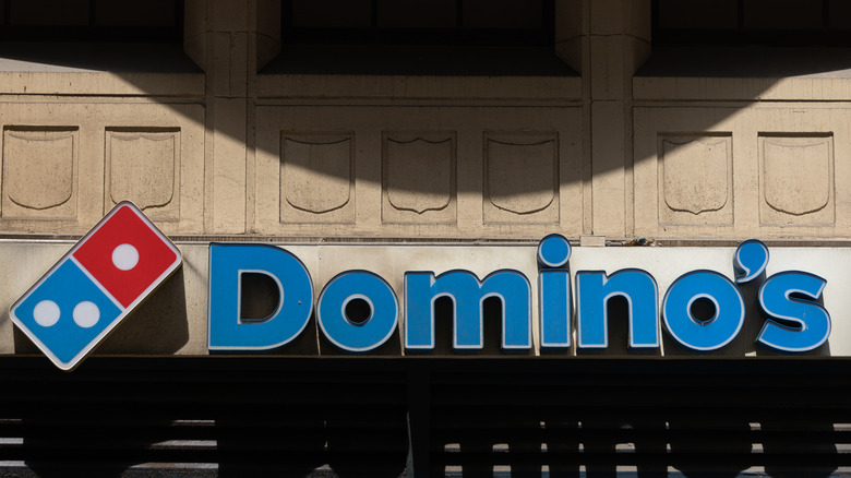Domino's store front