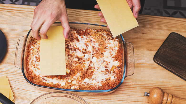 layering lasagna in pan
