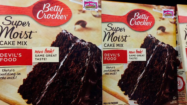 cake mix at grocery store