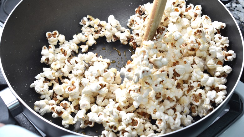 popcorn in pot