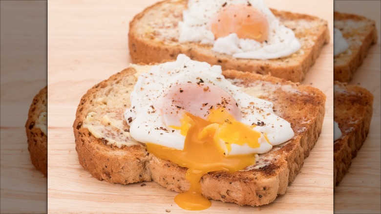 seasoned poached eggs on toast