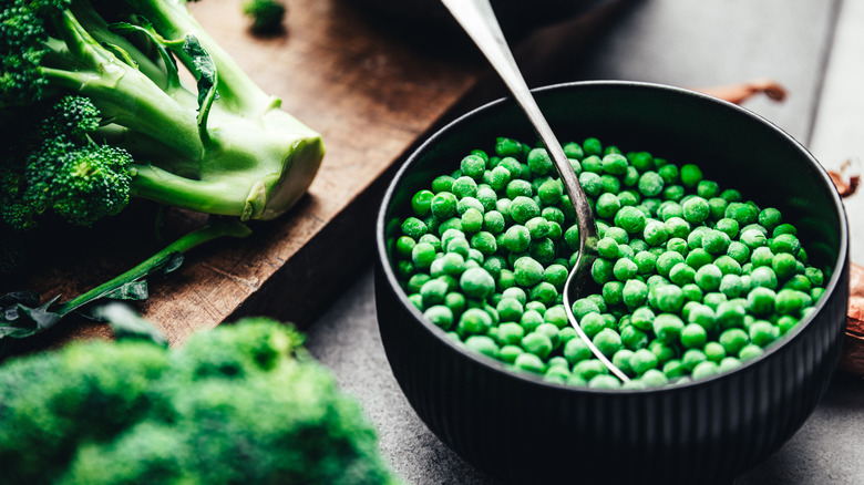 A bowl of green peas