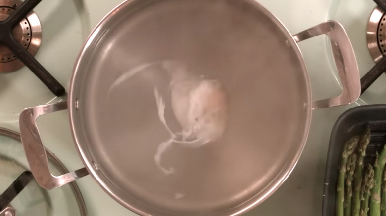 A whirlpool of water for eggs
