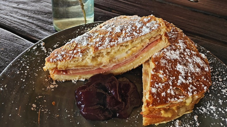 Monte Cristo sandwich with jelly