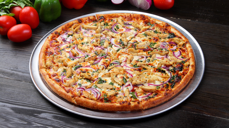chicken and onion pizza
