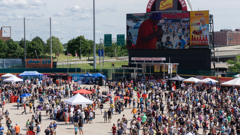 crowd at National Buffalo Wing Festival