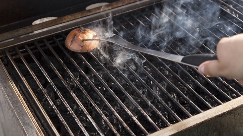 cleaning grill with onion