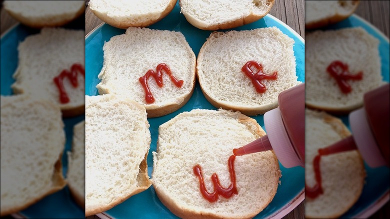 burgers labeled with ketchup