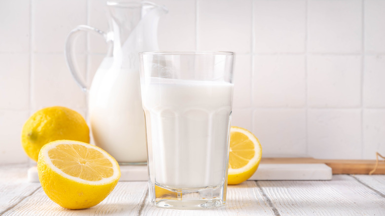 buttermilk in cup with lemons