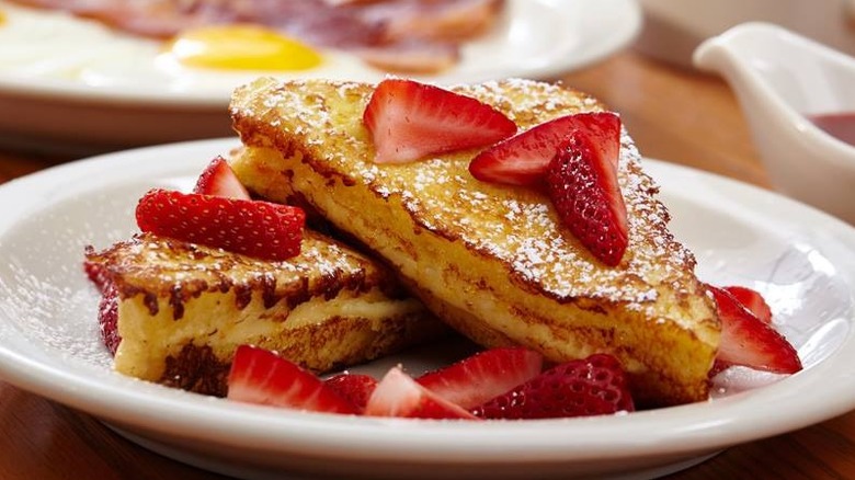 close-up of a plate of Cracker Barrel's strawberries n' cream French toast