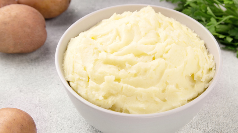 A bowl of mashed potatoes