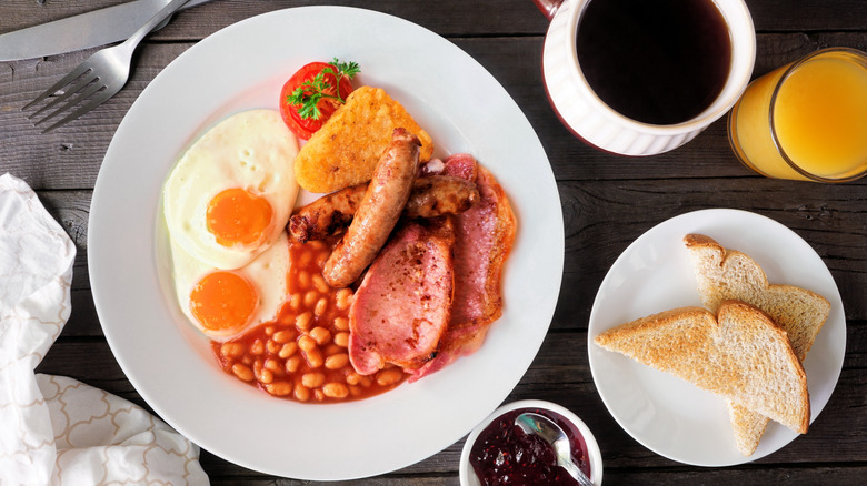 A typical British breakfast plate