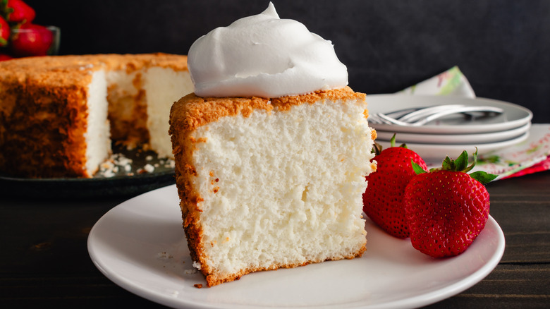 A slice of angel food cake.