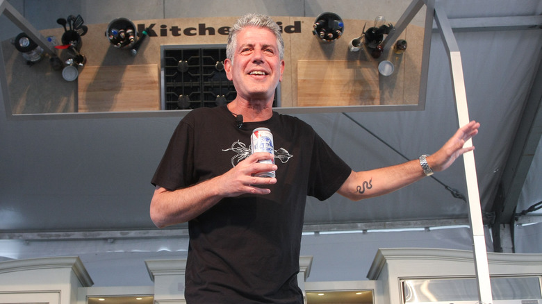 anthony bourdain holding a beer