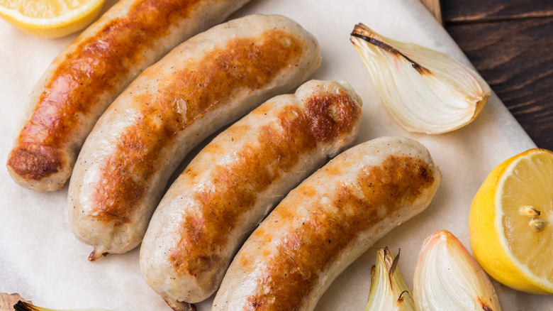 Grilled sausages with onion and lemon