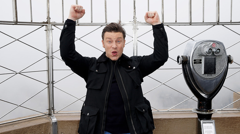 Jamie Oliver cheering at the top of the Empire State Building