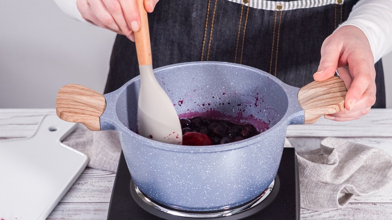 making berry compote