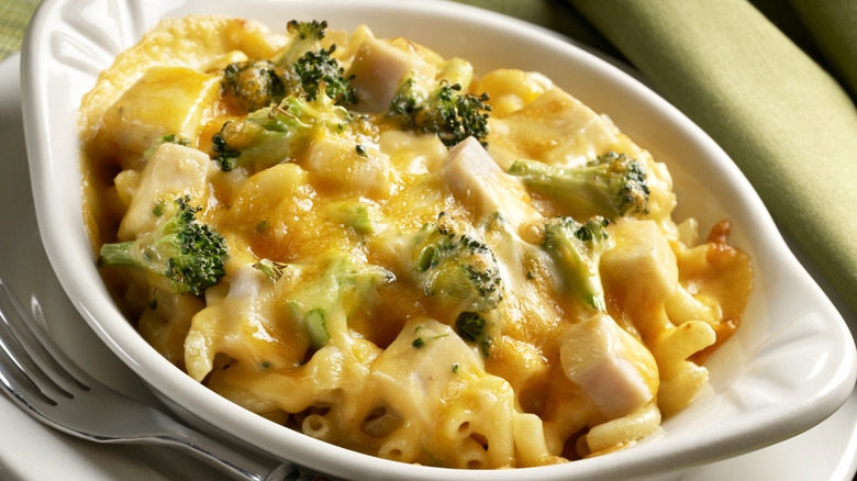 baked pasta wwith broccoli and cheese