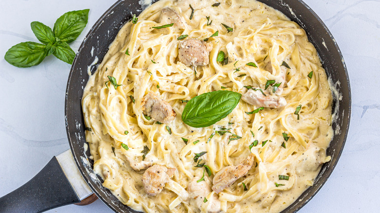 chicken alfredo in skillet