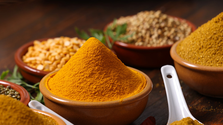 Curry powder in bowl
