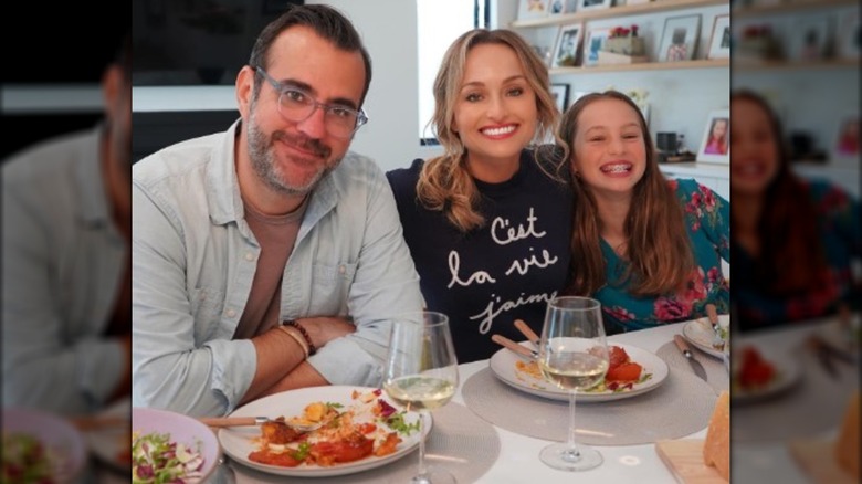 Shane Farley eating with Giada De Laurentiis and her daughter