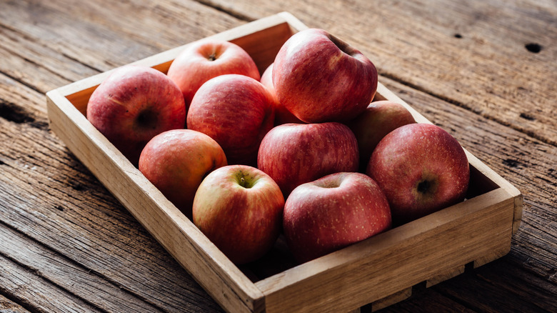 apples in wooden basket