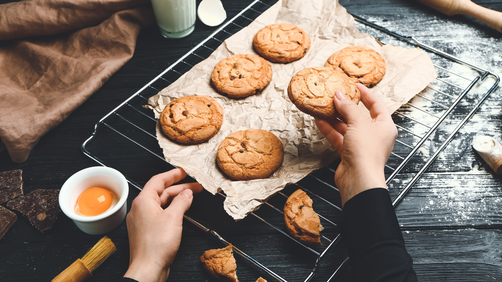 For The Crinkliest Cookies, You Need This Sheet Pan Hack