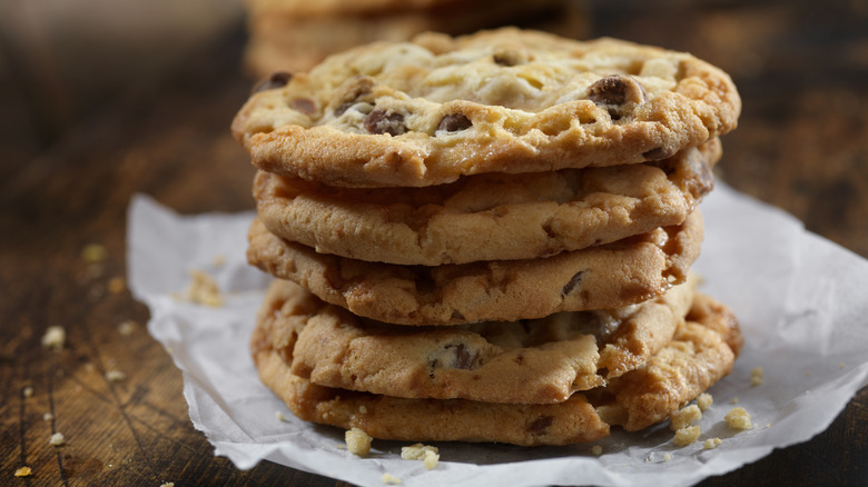 stack of crispy cookies