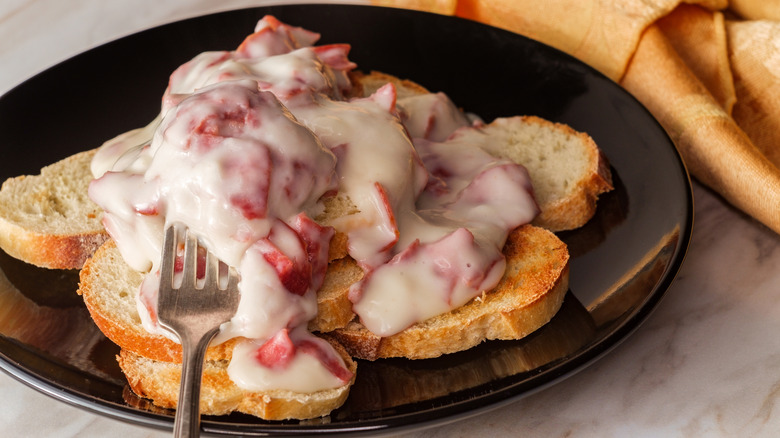 Cream chipped beef on toast