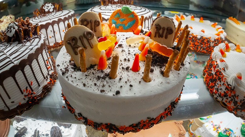 halloween graveyard cake in case