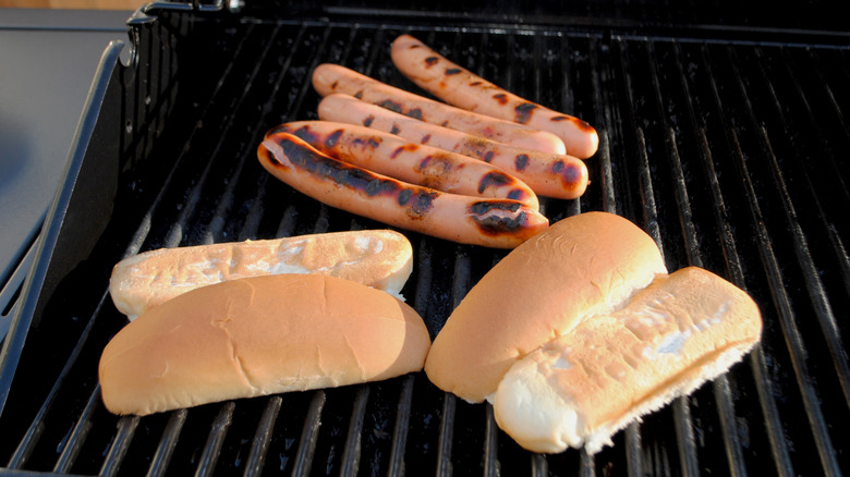 Grilling hot dogs and buns