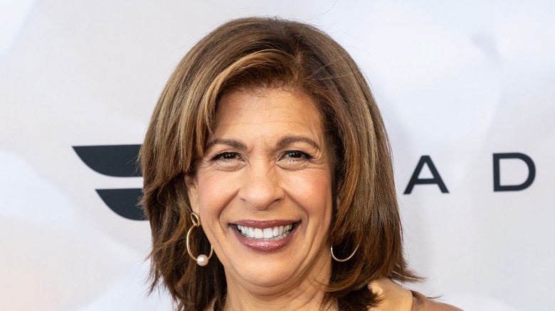 Hoda Kotb posing for a photograph