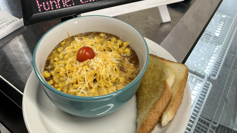 Bowl of hot beef sundae on plate with toast