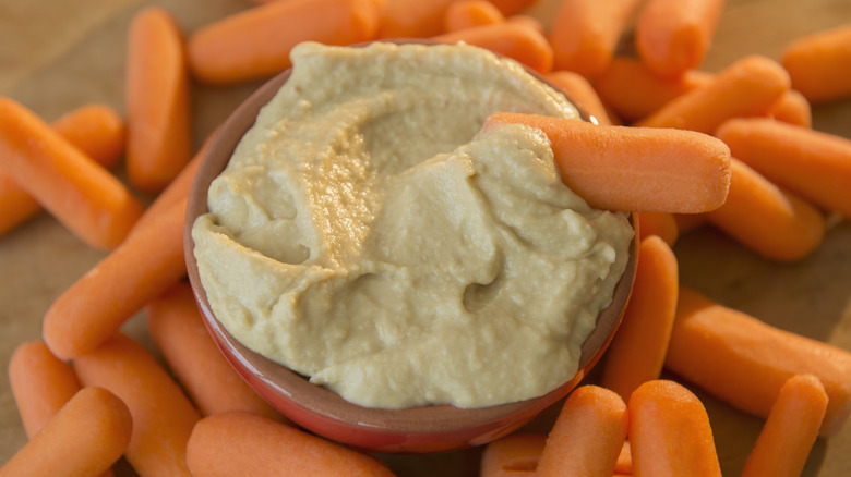 Hummus with baby carrots