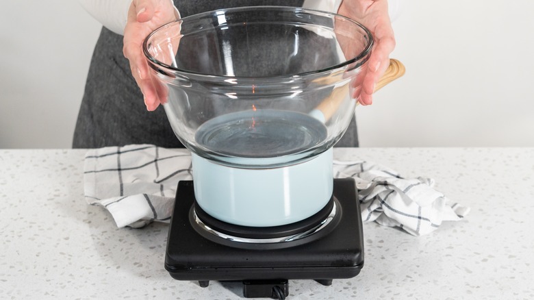 Placing glass bowl on pot for double boiler