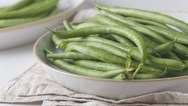 fresh green beans in a bowl