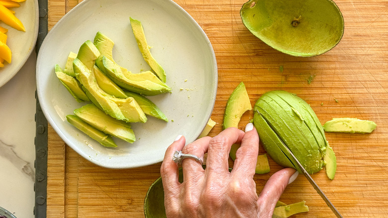 hand slicing avocado