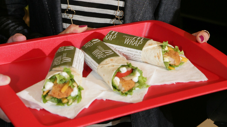 Heidi Klum poses with three McDonald's chicken wraps in 2008.