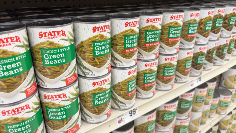 Canned green beans in grocery store