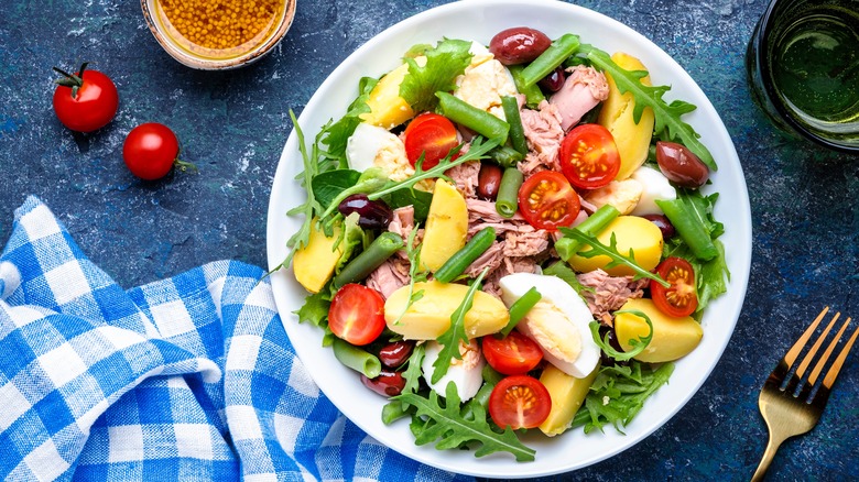 Green bean salad with eggs and tomatoes