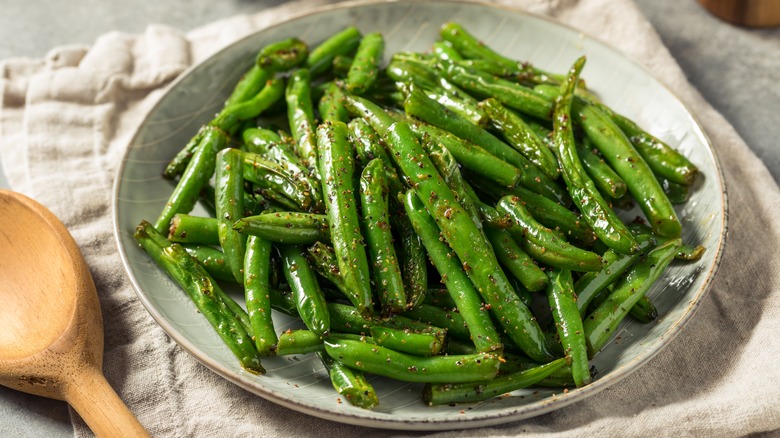 Bowl of seasoned green beans 