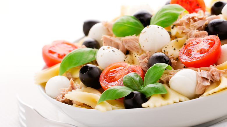 pasta salad with fresh mozzarella