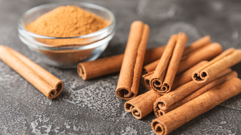 Cinnamon sticks and ground cinnamon