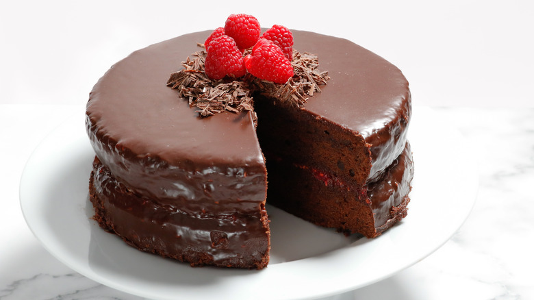 Chocolate cake with raspberries