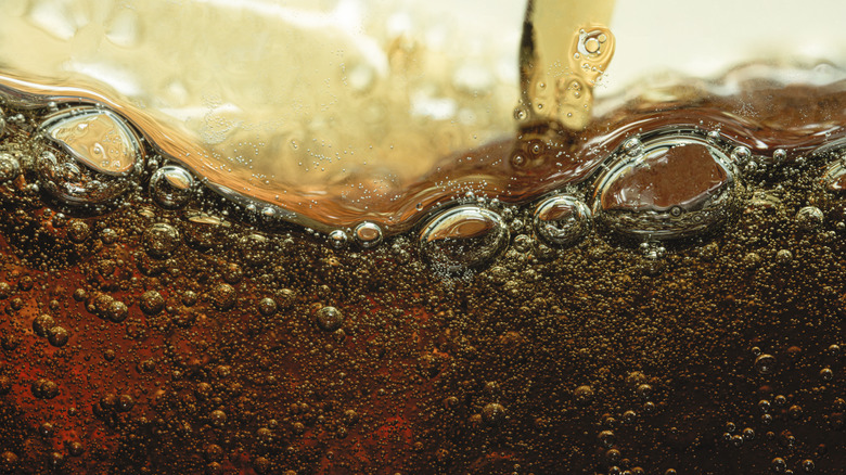 soda pour with bubbles