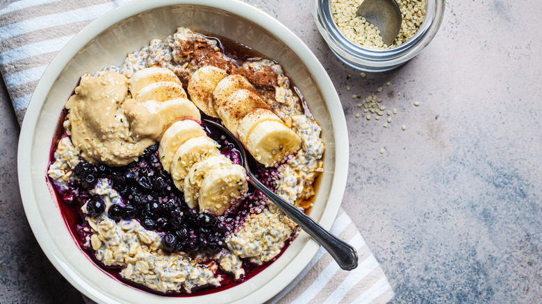 Banana and blueberry overnight oats