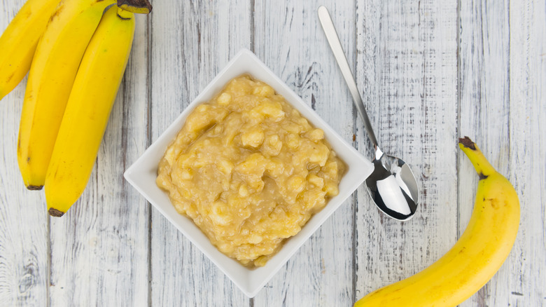 bowl of mashed banana